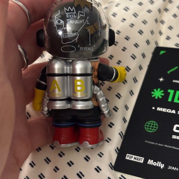 : : POP MART MEGA SPACE MOLLY JEAN-MICHEL BASQUIAT : : - Picture 8 of 16